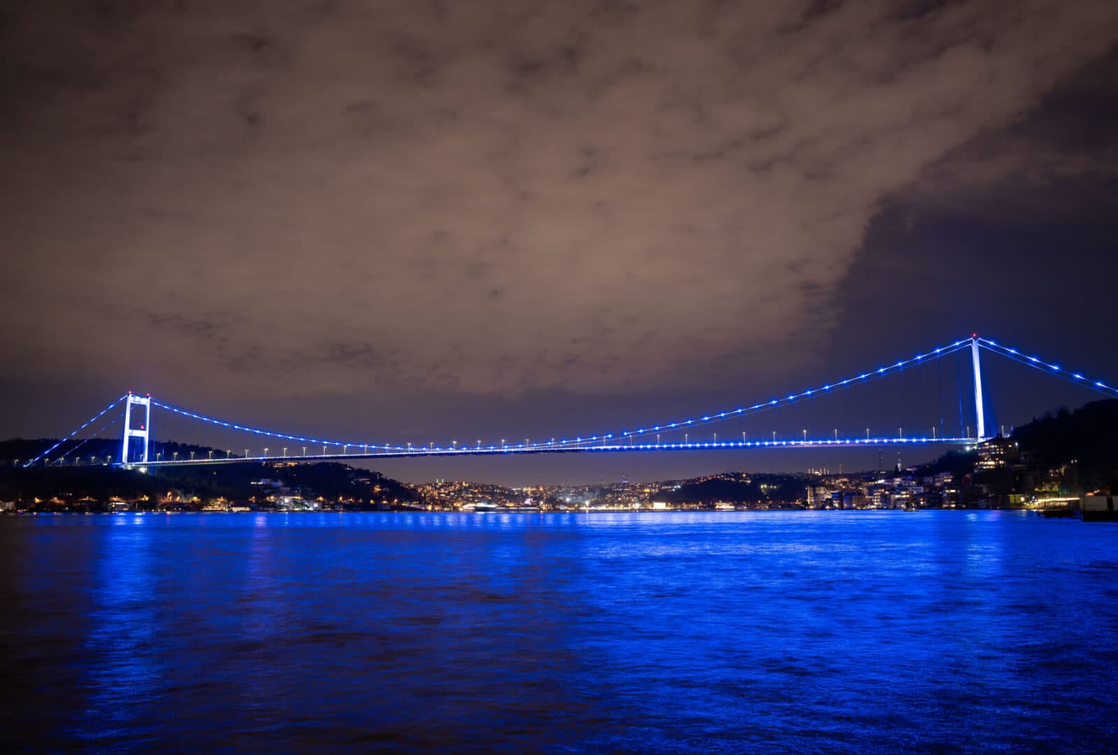 İstanbul, Parkinson Farkındalığı İçin Maviye Büründü